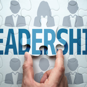 リーダーシップとは？求められる能力や行動、経営層も必見の「人材育成方法」を紹介